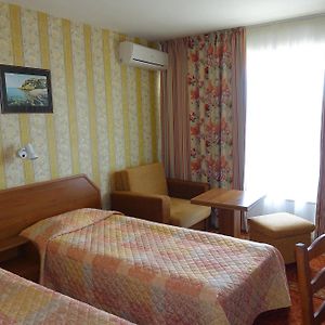 Zimmer mit zwei Einzelbetten